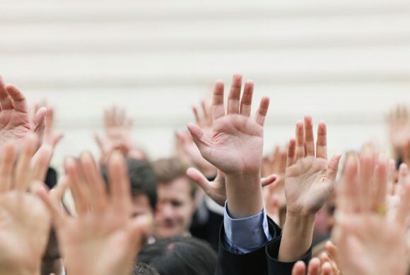 La partecipazione pubblica attraverso democrazia deliberativa e percorsi di co-creazione La partecipazione pubblica attraverso democrazia deliberativa e percorsi di co-creazione